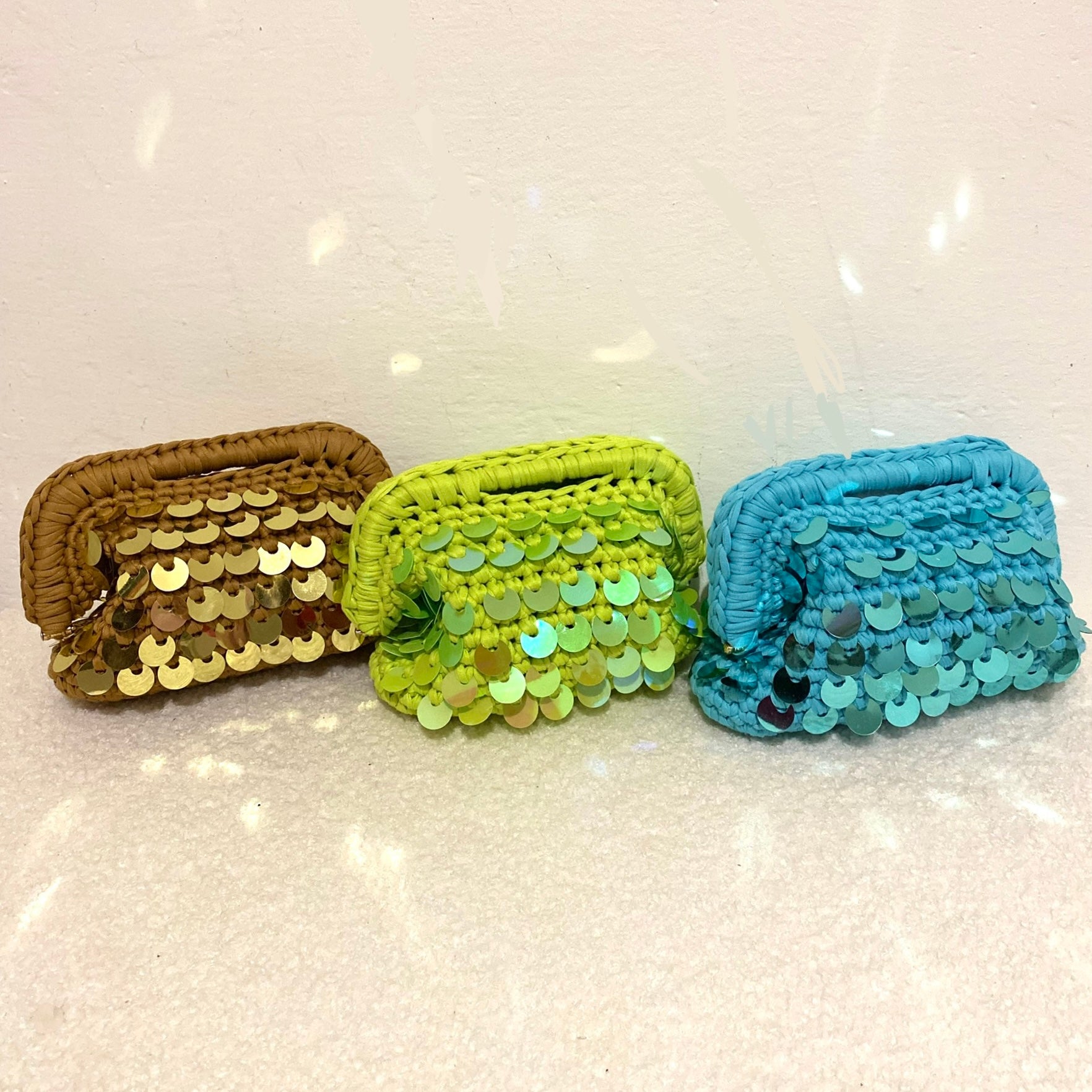 VIDA SUMMER CLUTCH